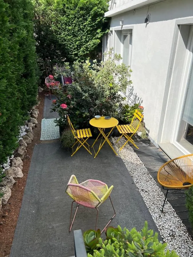 Joy Bed And Breakfast Albissola Marina 0*,  Italien